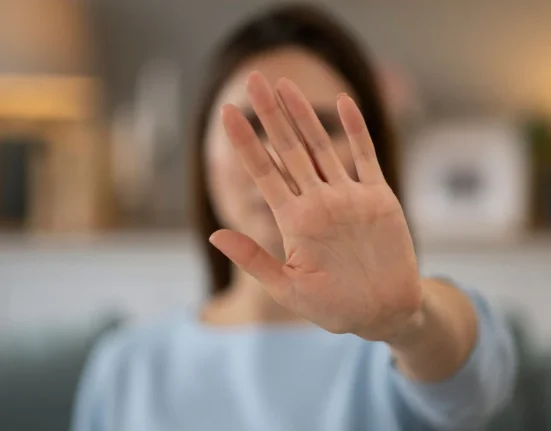 Σοκαριστική έρευνα στην ΕΕ: Μία στις τρεις γυναίκες έχει βιώσει βία στη ζωή της