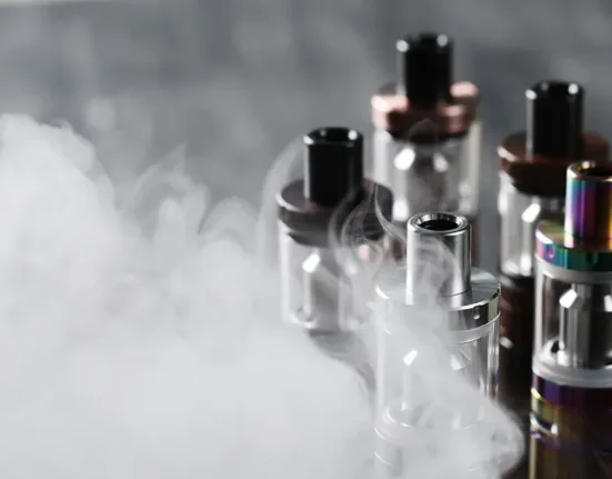 Σχεδόν τα μισά ηλεκτρονικά τσιγάρα στην Ευρώπη προέρχονται από γκρίζα και μαύρη αγορά
