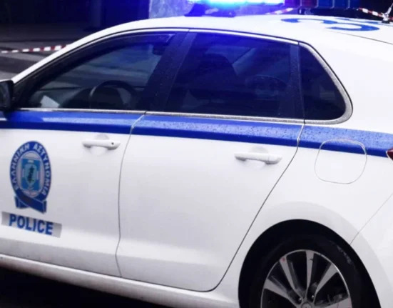 Ηλικιωμένος οδηγός προκαλεί αναστάτωση: Έπεσα στην τζαμαρία τράπεζας στην Θεσσαλονίκη λόγω κατάσχεσης