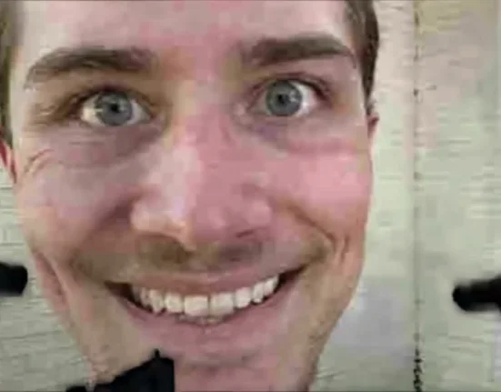 Παράνοια στα social media: Influencer κερδίζει χρήματα καπνίζοντας και πίνοντας