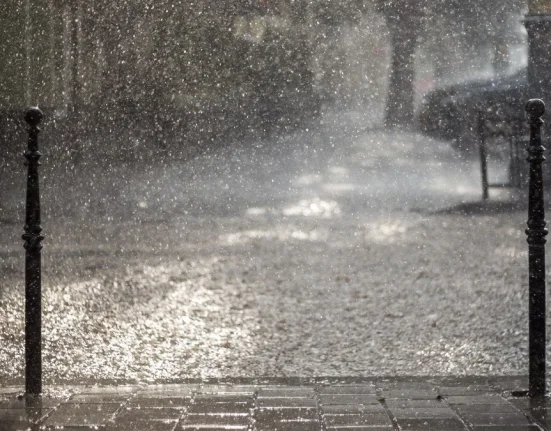 Καιρικά φαινόμενα και προγνώσεις: «Σποραδικές καταιγίδες» και «ψυχρή εισβολή» εν όψει