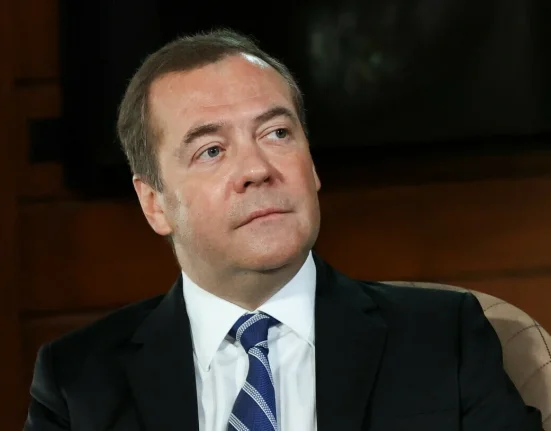 Ντμίτρι Μεντβέντεφ: «Ο Γ' Παγκόσμιος Πόλεμος θα ξεσπάσει αν ο Τραμπ συνεχίσει – Χιροσίμα και Ναγκασάκι θα μοιάζουν με παιδική χαρά»