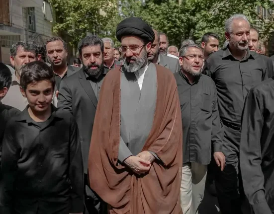 Σάλος με τις φήμες για τον Μοτζτάμπα Χαμενεΐ: Τα γέλια του Τραμπ και οι ισχυρισμοί για τον «δάσκαλο»