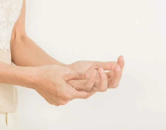 Σοκαριστική ιστορία: «Ξύπνησα με μυρμήγκιασμα στα δάχτυλα και κατέληξα παράλυτη»