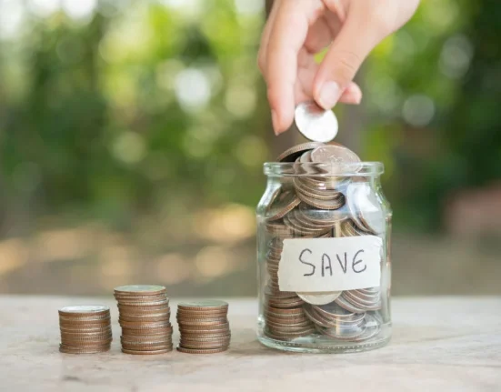 Η μέθοδος 50-30-20: Πώς να αποταμιεύετε χρήματα κάθε μήνα χωρίς να στερείστε τις χαρές της ζωής