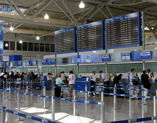 Παγκόσμιο χάος στις αερομεταφορές λόγω της κρίσης στη Μέση Ανατολή. Πώς επηρεάζεται η Ελλάδα