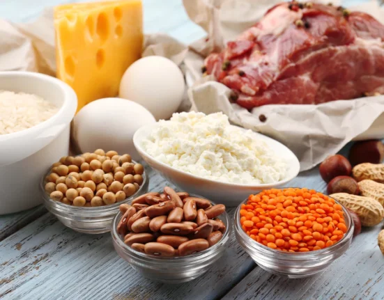 Ο ουσιαστικός ρόλος της πρωτεΐνης στην ψυχική σου υγεία: Κάτι παραπάνω από «χτίσιμο» μυών