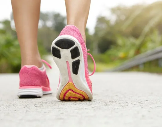 Running shoes: Πώς να διαλέξεις το ιδανικό ζευγάρι για το ανοιξιάτικο τρέξιμο