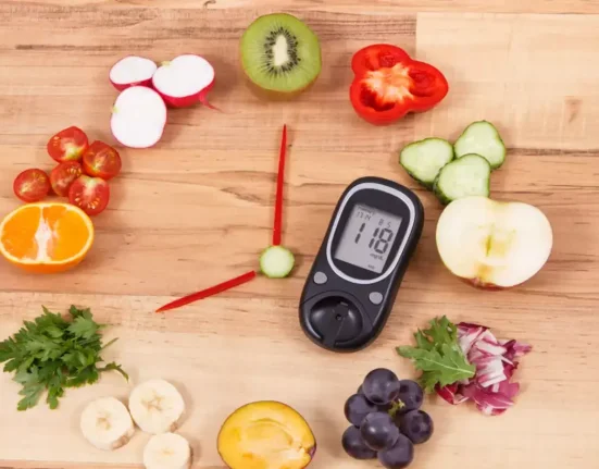 6 συνήθειες που επηρεάζουν το πρωινό σάκχαρο: Προβλήματα ύπνου, διατροφή και άγχος