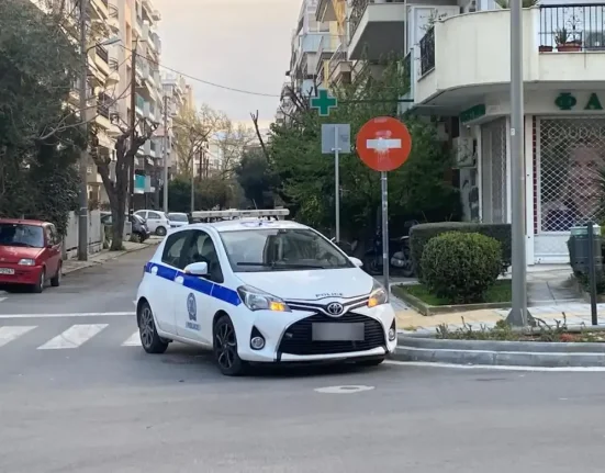 Νεαρός ταυτοποιήθηκε για τη δολοφονική επίθεση στον 20χρονο στη Θεσσαλονίκη: Εξελίξεις και λεπτομέρειες