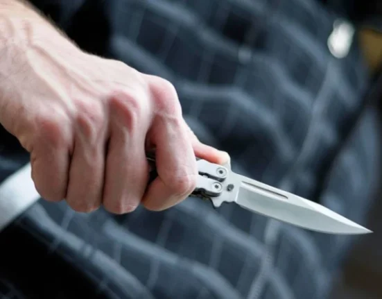 Θεσσαλονίκη: Νεκρός 20χρονος από μαχαίρωμα στην Καλαμαριά – Εξετάζονται «οπαδικά» κίνητρα