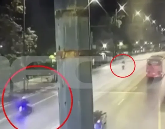 Σοκαριστικό τροχαίο έξω από τη Βουλή: Η στιγμή της φονικής σύγκρουσης