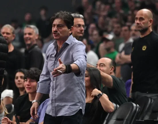 Basket League: Έξαλλος ο Δημήτρης Γιαννακόπουλος με τους διαιτητές, μπήκε στο γήπεδο