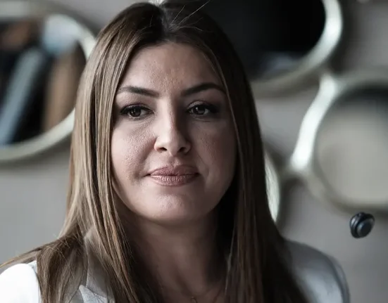 Πένθος για την Έλενα Παπαρίζου: «Χωρίς εσένα δεν θα υπήρχα σήμερα»