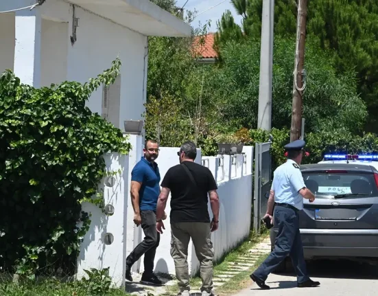 Διπλή δολοφονία στο Αίγιο: Φρικτό έγκλημα με περισσότερες από 20 μαχαιριές
