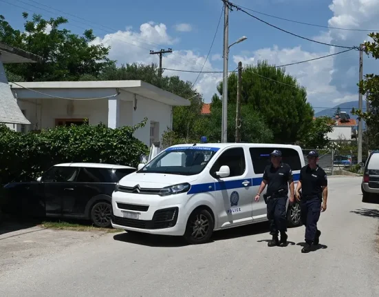 Φρικτό έγκλημα στο Αίγιο: Μητέρα και γιος βρέθηκαν νεκροί σε λίμνη αίματος