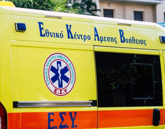 Συγκίνηση στη Ναυπακτία: Ομογενής από την Αυστραλία δώρισε υπερσύγχρονο ασθενοφόρο στο ΕΚΑΒ