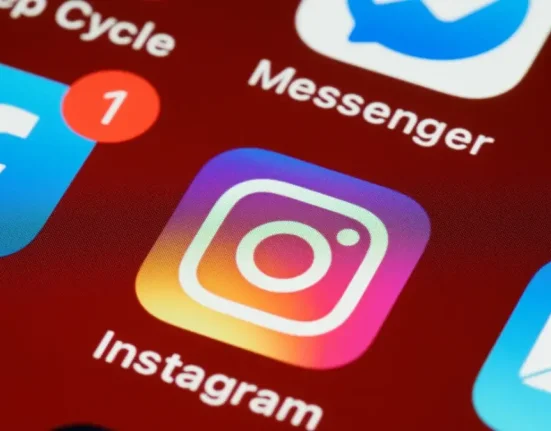 Προβλήματα σε Facebook και Messenger: Τι συμβαίνει με τις πλατφόρμες της Meta;