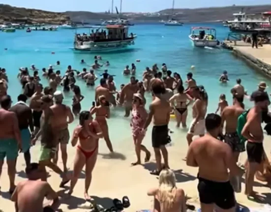 Υπερτουρισμός στη Μάλτα: Οι κάτοικοι διαμαρτύρονται για τις ατελείωτες ουρές και τον συνωστισμό