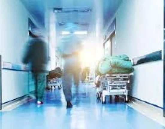 Τραγωδία στα Καλάβρυτα: 55χρονος πέθανε όταν πήγε τη γυναίκα του στο νοσοκομείο