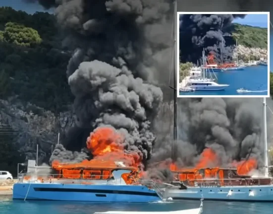 Παξοί: Ο καπετάνιος-ήρωας που έσωσε τουρίστες από φωτιά σε καταμαράν