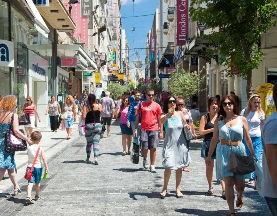 Θερινές εκπτώσεις 2026: Αντίστροφη μέτρηση για την πρεμιέρα – Πότε ξεκινούν