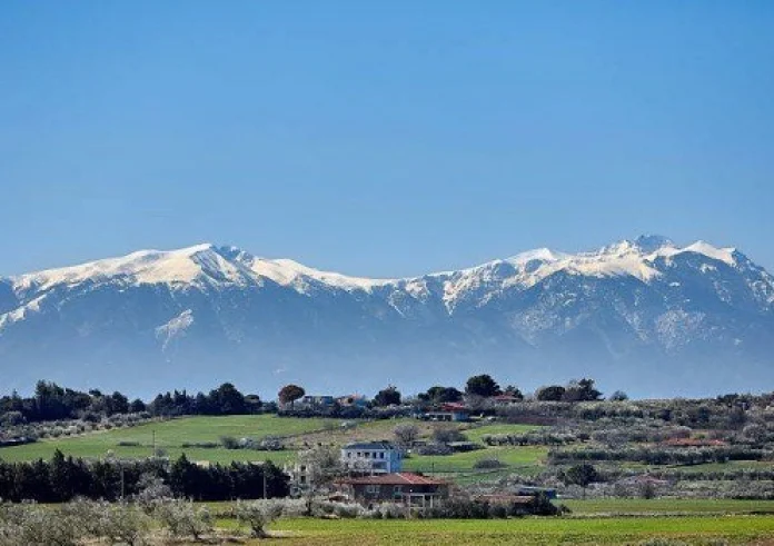 Όλυμπος: Ο λόγος που ντύθηκε στα λευκά ο Όλυμπος. Είναι χιόνι;