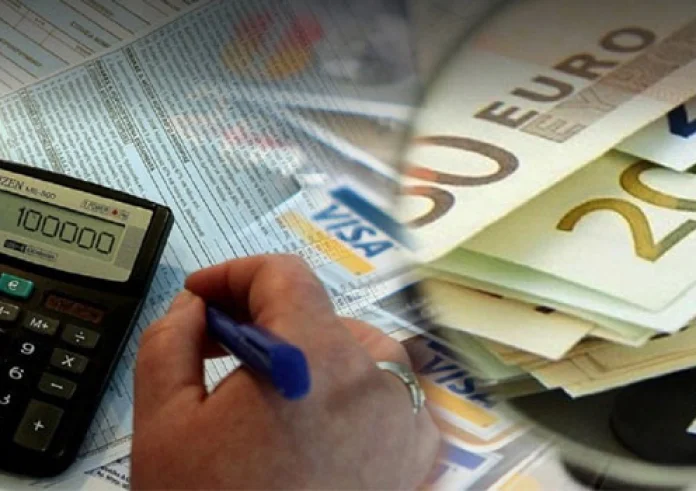 Τέλη κυκλοφορίας, ΕΝΦΙΑ και φόρος εισοδήματος αδειάζουν τις τσέπες
