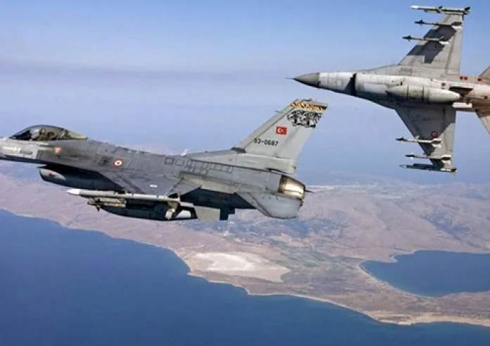 Υπερπτήσεις τουρκικών F-16 πάνω από τις Οινούσσες και την Παναγιά