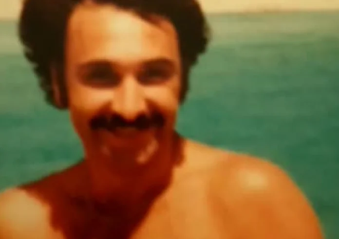 Αναζητά τα δύο άτομα που τον μάζεψαν από το πεζοδρόμιο και του έσωσαν τη ζωή
