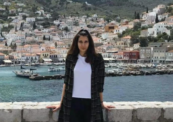 Πολεμικό Ναυτικό: Μισό χάμπουργκερ και ένα milkshake προκάλεσαν την δηλητηρίαση στην 19χρονη δόκιμο