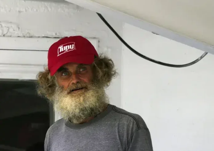 Ναυαγός επιβίωσε δύο μήνες στον Ειρηνικό Ωκεανό έχοντας μόνο τον σκύλο του