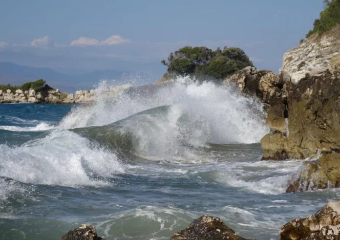 Καιρός: Αναμένεται «βελτίωση» με ισχυρούς ανέμους και νέα κακοκαιρία