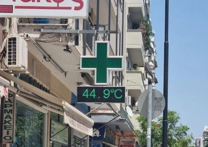 Καύσωνας Κλέων: Φωτιά πήρε το Twitter για τα 40αρια στη Λάρισα – Είδα ένα κουνούπι με ιδρώτα