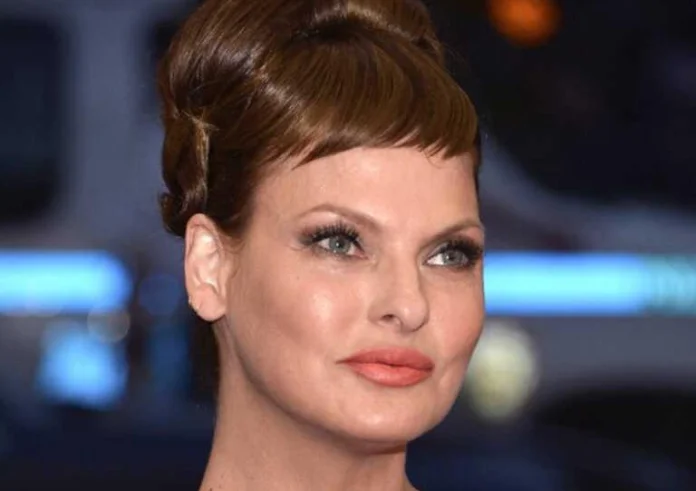 Συγκλονίζει η Linda Evangelista για τη μάχη με τον καρκίνο: Σκάψε μια τρύπα στο στήθος μου, δεν πρόκειται να πεθάνω από αυτό