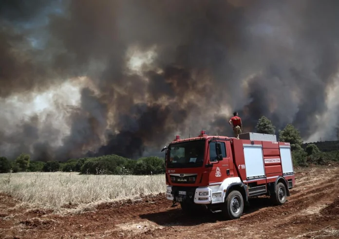 Μάνδρα: Μήνυμα 112 για εκκένωση σε Κανδήλι και Λεωφόρο Καταδρομών