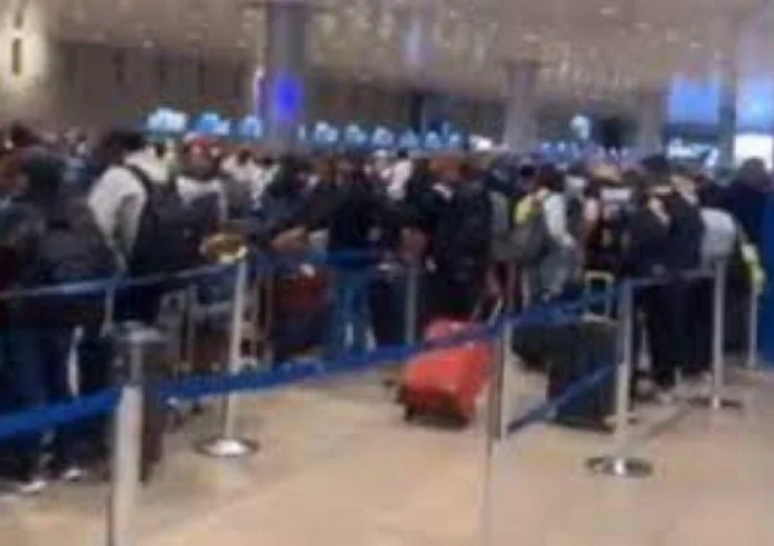 Ισραήλ: Ουρές στα αεροδρόμια - Εγκαταλείπουν την χώρα Ισραηλινοί και τουρίστες