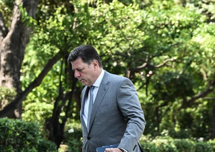 Το παρασκήνιο της παραίτησης Βαρβιτσιώτη - "Φουντώνουν" τα σενάρια ανασχηματισμού