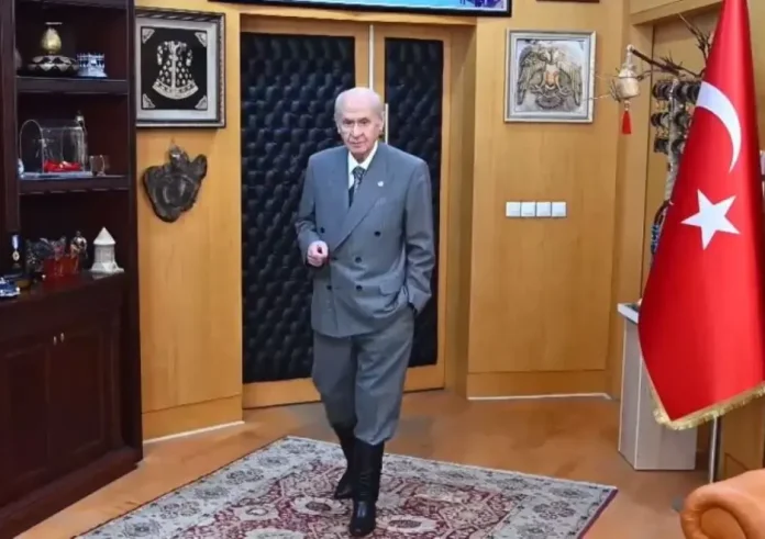 Τουρκία: Προκαλεί ο Μπαχτσελί ντυμένος Κεμάλ και δηλώνει - «Η Κύπρος είναι τουρκική»