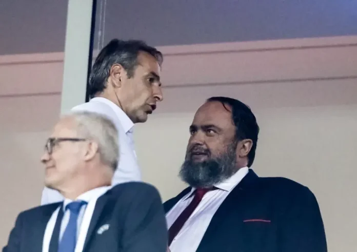 Τελικός Super Cup: Ο Μητσοτάκης στις κερδίκες με Μαρινάκη και Μπαλτάκο
