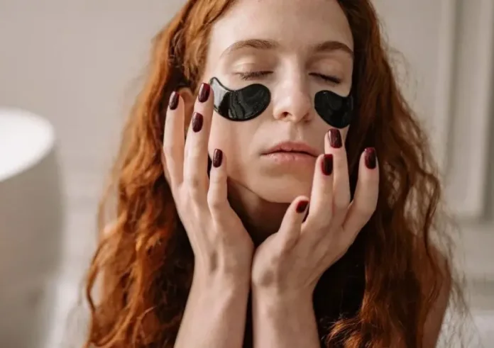 Eye patches: Το μυστικό για να καταπολεμήσετε τους μαύρους κύκλους