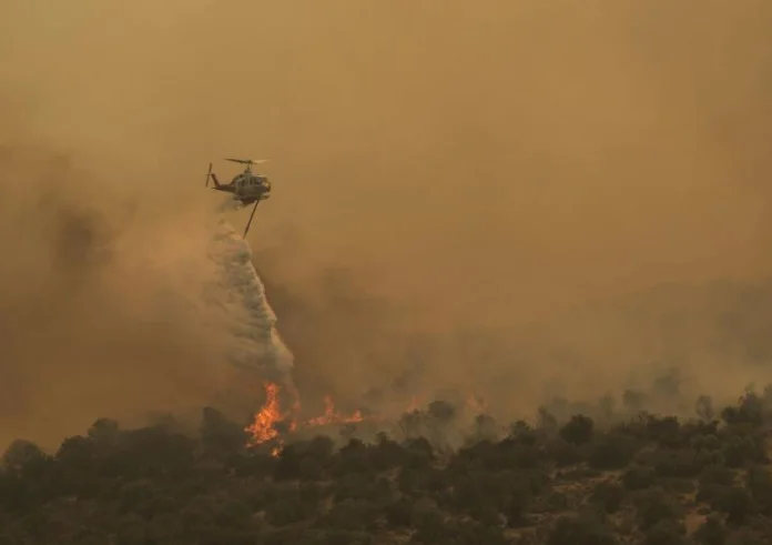 Με 26 αεροσκάφη συνδράμουν οι Ένοπλες Δυνάμεις στις φωτιές Αλεξανδρούπολη – Δαδιά
