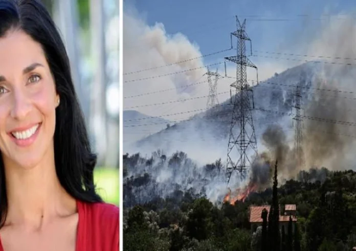 Φωτιά στον Κουβαρά: «Βλέπω σπίτια να καίγονται, πρέπει να φύγω γιατί δεν μπορώ να αναπνεύσω»