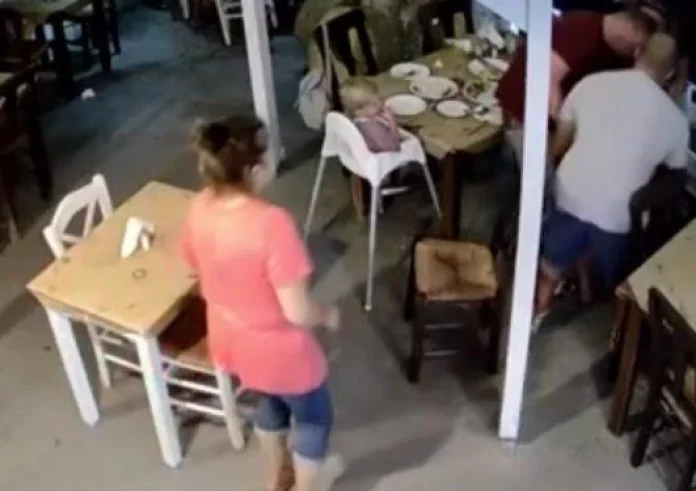 Ηράκλειο: Εστιάτορας έσωσε κοριτσάκι με τη μέθοδο Χάιμλιχ (Heimlich)