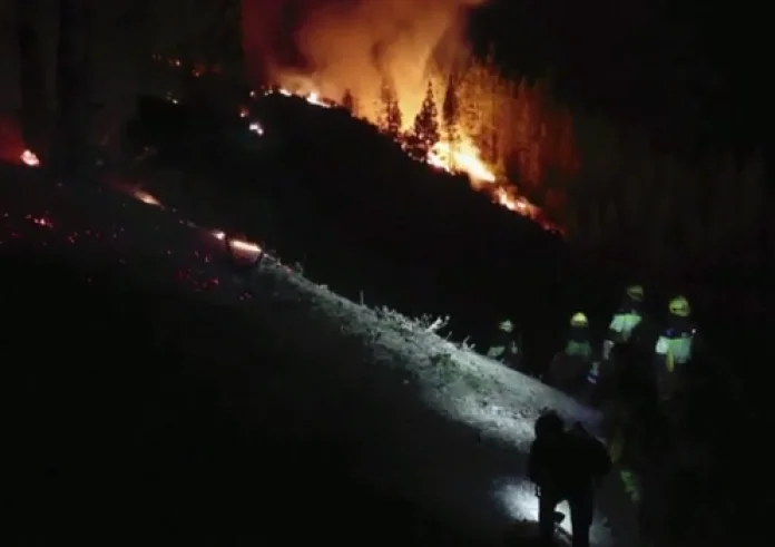 Καναδάς: Περισσότεροι από 22 χιλιάδες κάτοικοι εγκατέλειψαν τα σπίτια τους λόγω φωτιάς