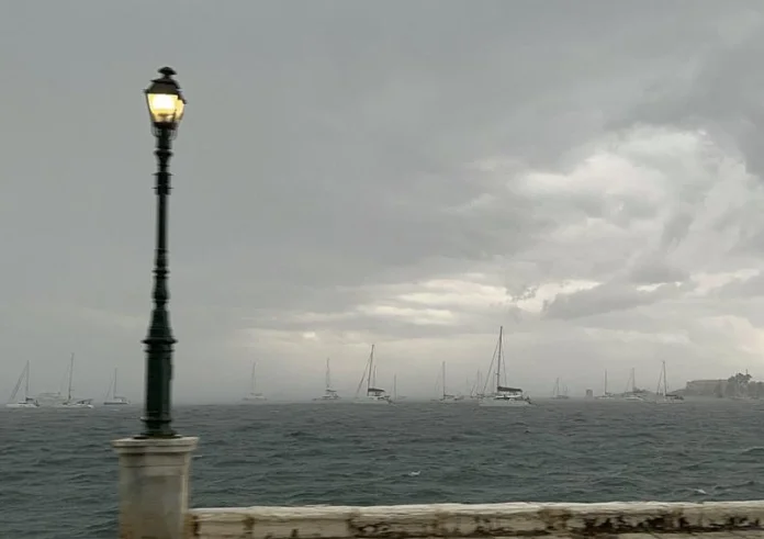 Κέρκυρα: Ισχυρό μπουρίνι έπληξε το νησί και δημιούργησε προβλήματα