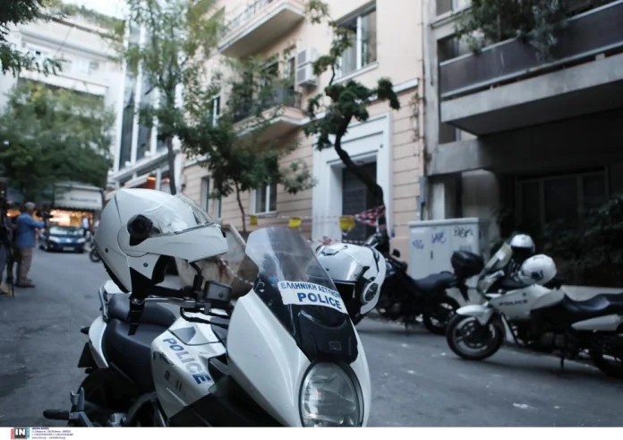 Κολωνάκι: Βαρύς οπλισμός εντοπίστηκε σε αποθήκη - Μεταφέρθηκε στα εγκληματολογικά εργαστήρια