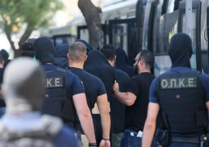 Νέα Φιλαδέλφεια: Σε 16 φυλακές οδηγούνται οι 105 κατηγορούμενοι - Αναμένεται άρση τηλεφωνικού απορρήτου