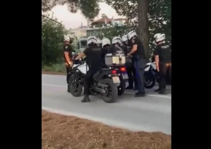 Αποκαλυπτικό  βίντεο με οδηγίες αστυνομικού στη Λάρισα: «Θα μπούμε στον κόσμο, θα πέσει ξύλο»