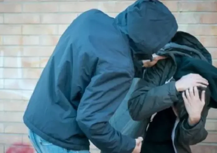 Ρέθυμνο: 14χρονος γρονθοκόπησε 12χρονο έξω από το σχολείο